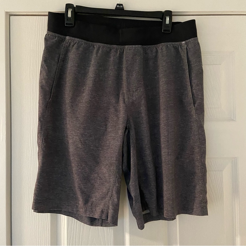 Lululemon men’s shorts gray size XL great condition